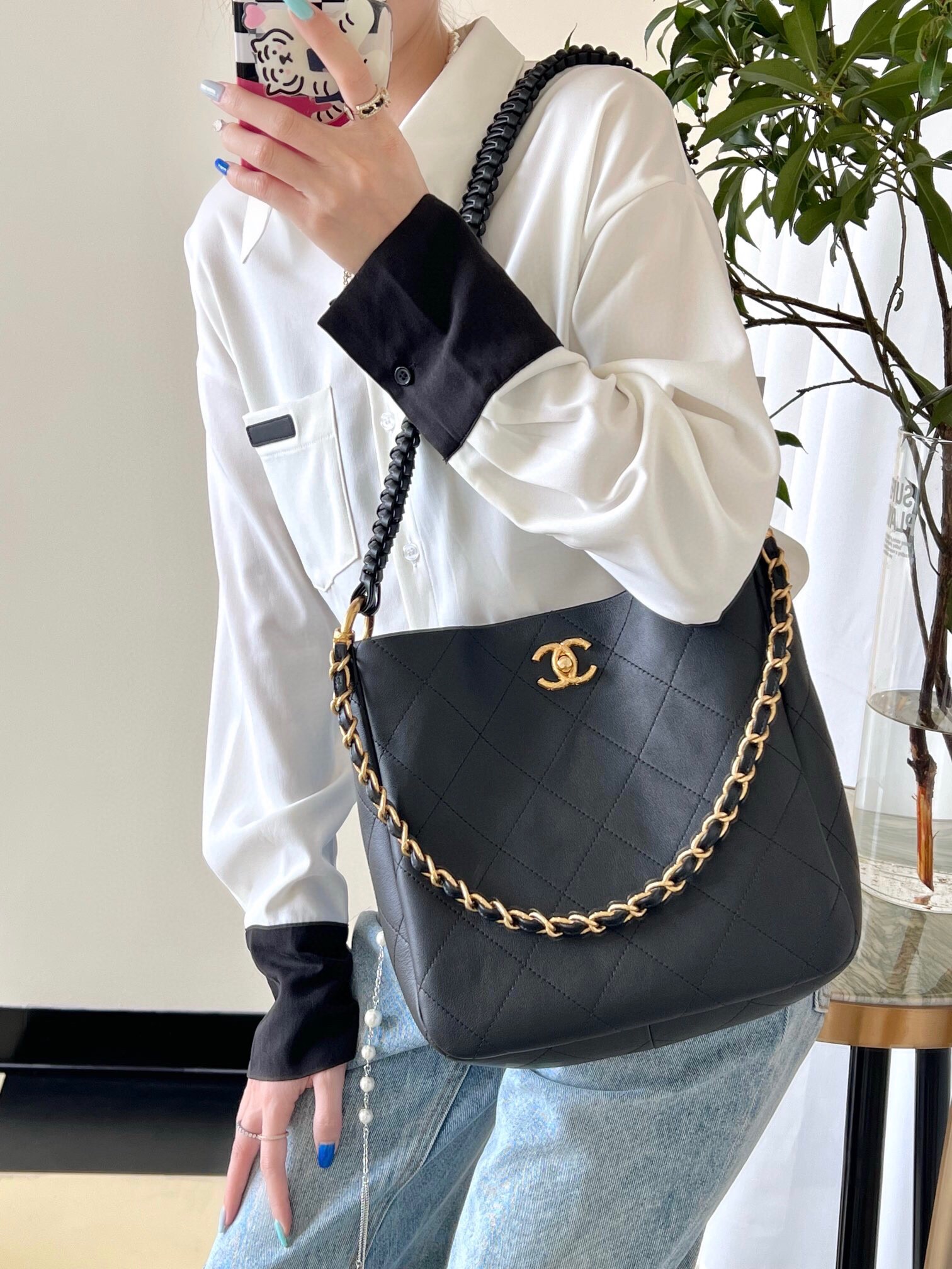 [홍콩명품.CHANEL] 샤넬 23A 핸드메이드 우븐 숄더 스트랩 히피백 블랙 GD