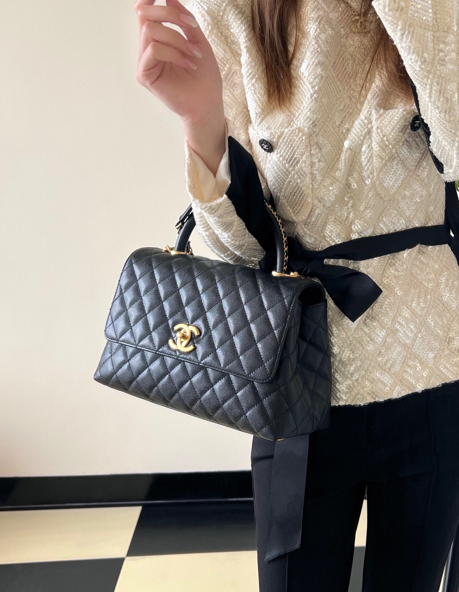 [홍콩명품.CHANEL] 샤넬 캐비어 코코핸들 미디움 토트백 GD