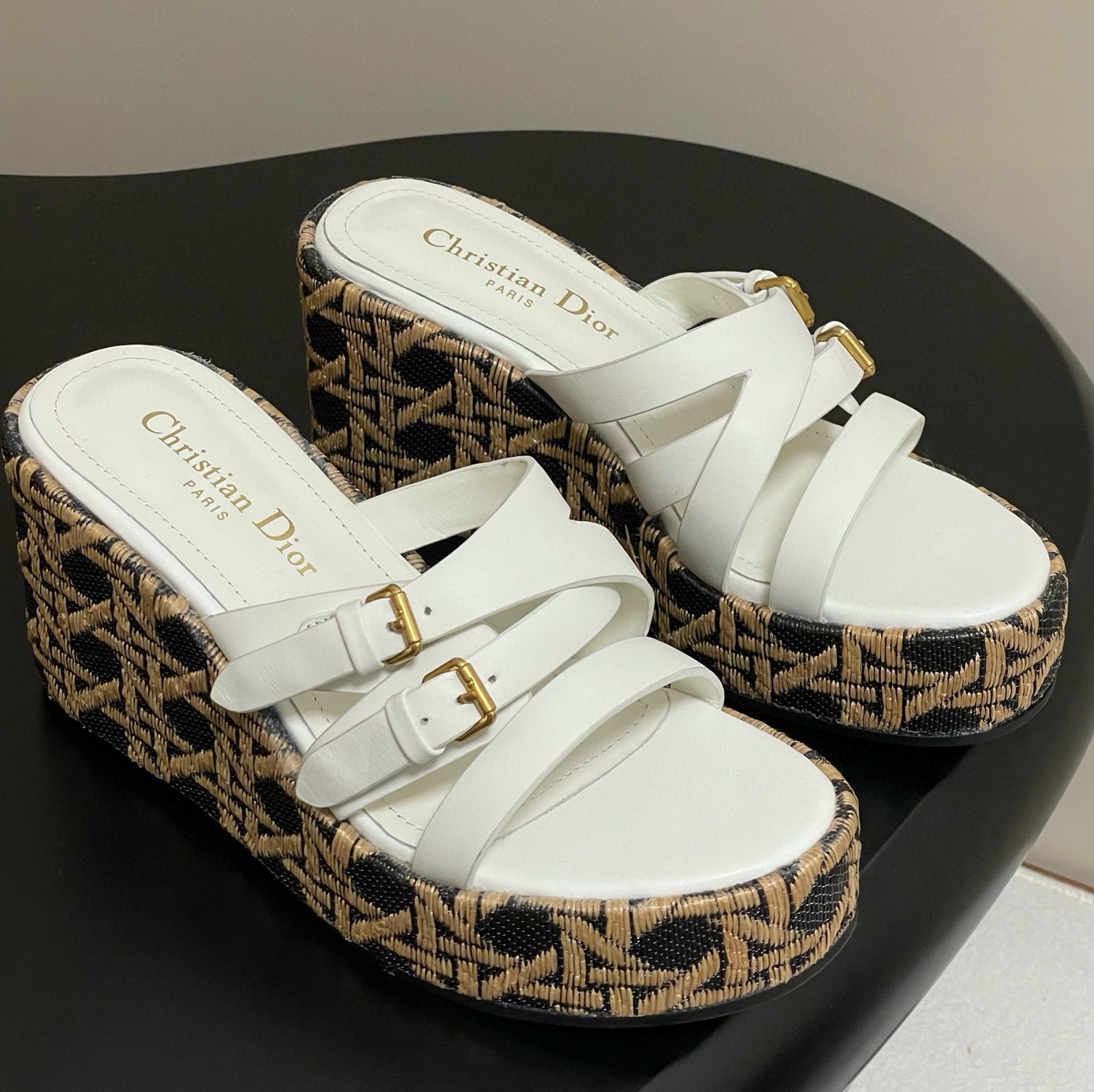 [홍콩명품.Christian Dior ] 크리스챤 디올 2025 여성용 슬리퍼 WA5711 JS-A 홍콩명품의류,구매대행,온라인명품